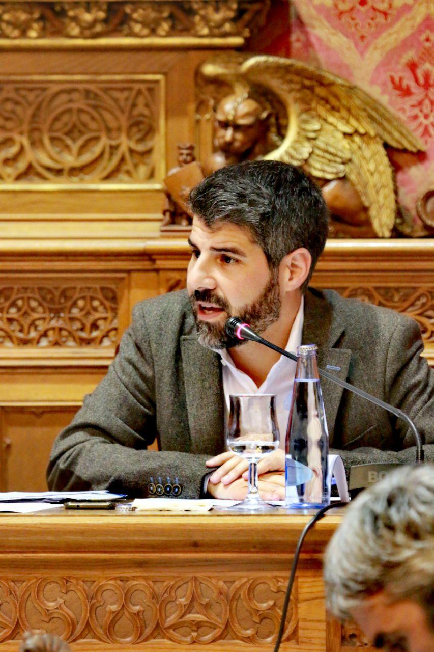 Javier de Juan compareix al Ple del Consell per explicar la política de l'IMAS en matèria de menors tutelats