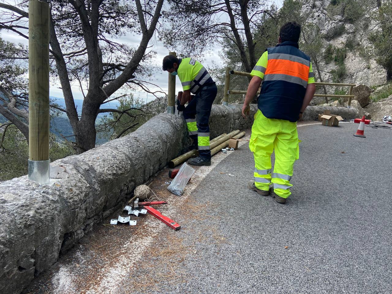 Presentació del projecte de substitució de les barreres metàl•liques per mixtes de fusta a les carreteres de la Serra.
