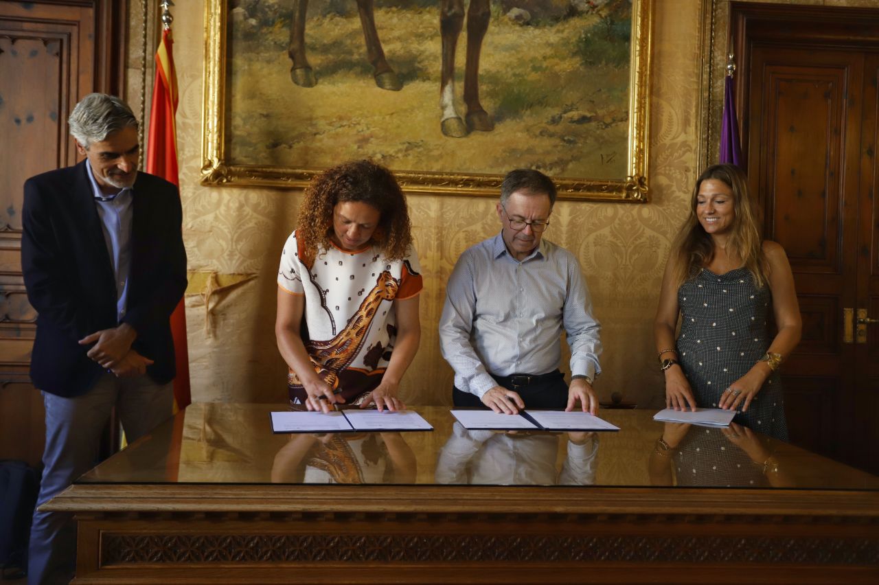 Firma del convenio entre el Consell y el IBAVI.