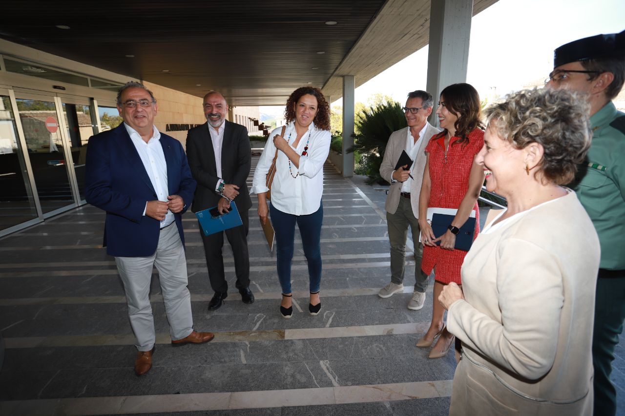 Reunión para hacer balance de la temporada turística y de la aplicación del Decreto ley contra el turismo de excesos en el municipio de Calvià.