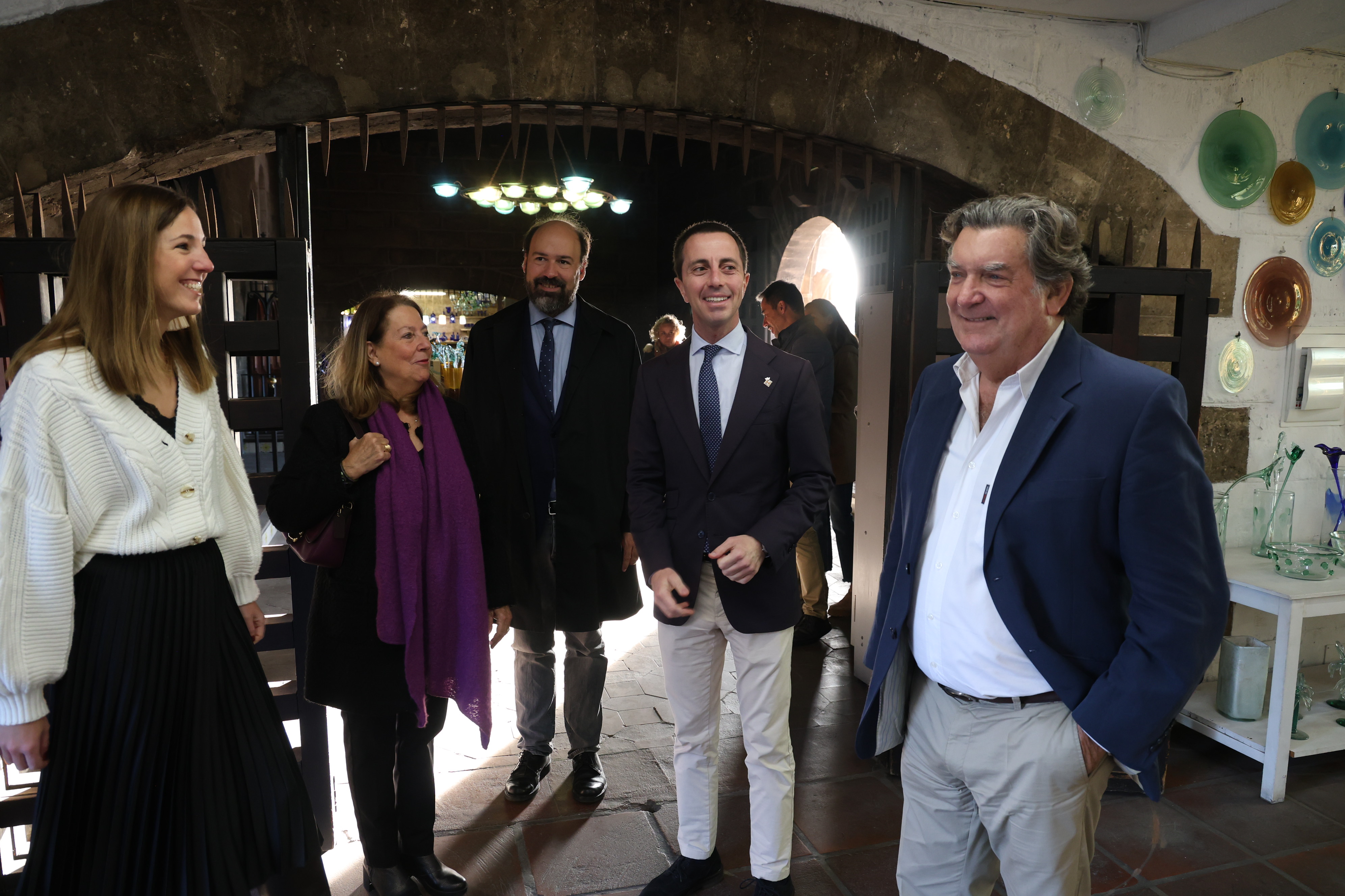 El presidente Galmés y la vicepresidenta Roca visitan la fábrica Gordiola.