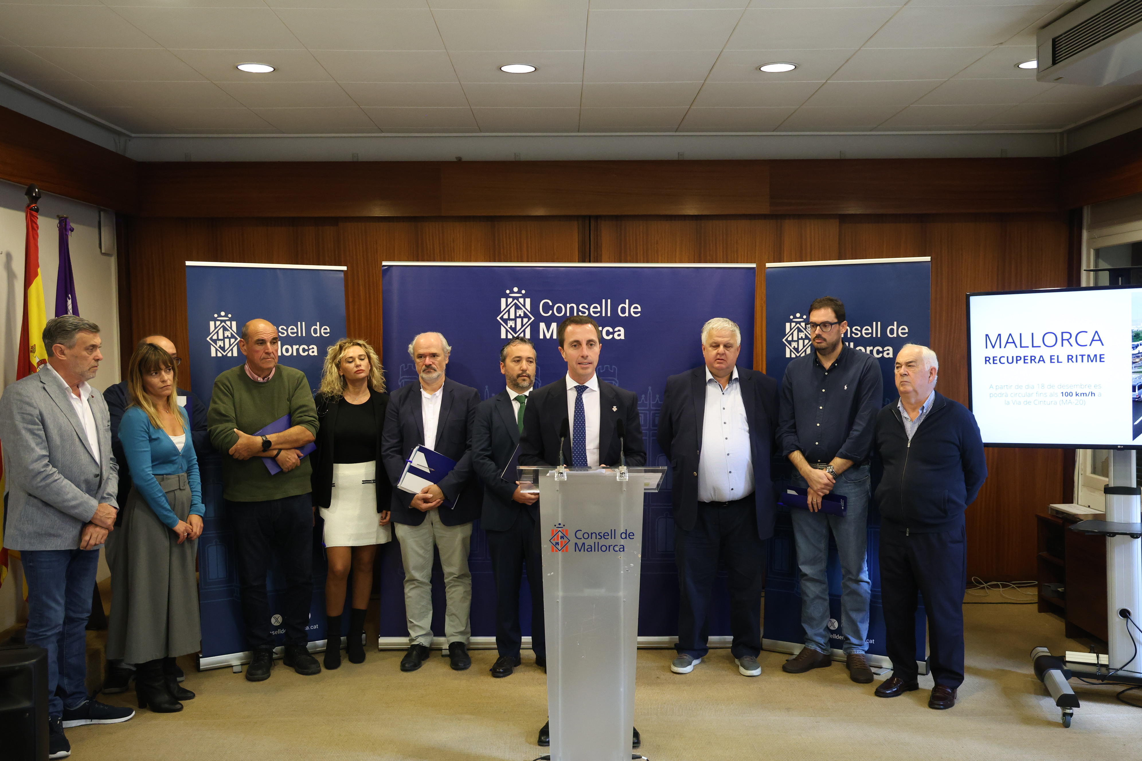 El presidente del Consell, Llorenç Galmés, durante la rueda de premsa donde recibió el apoyo del sector del tranporte.