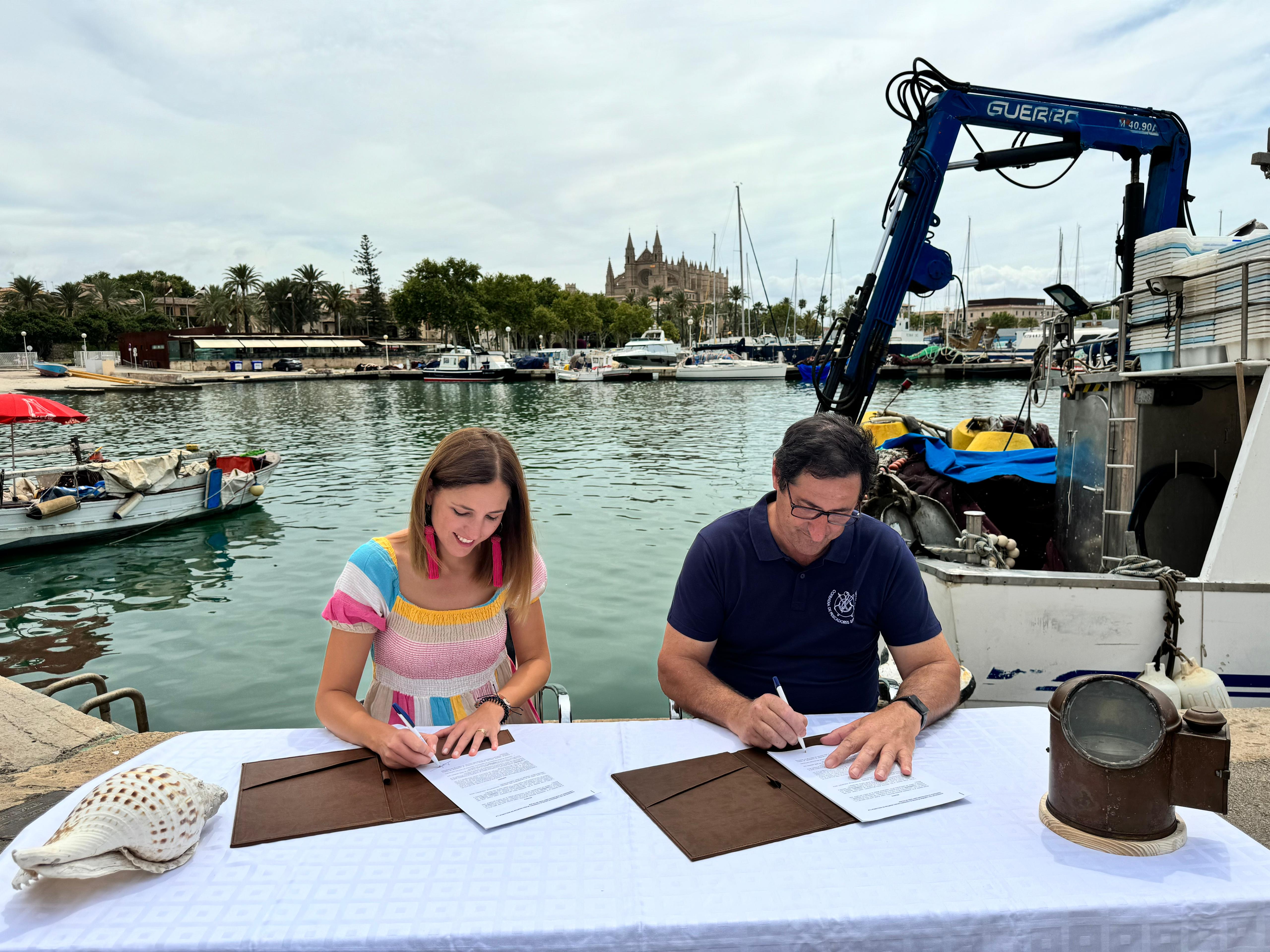 El Consell de Mallorca firma un convenio con la cofradía de pescadores Sant Pere de Palma.