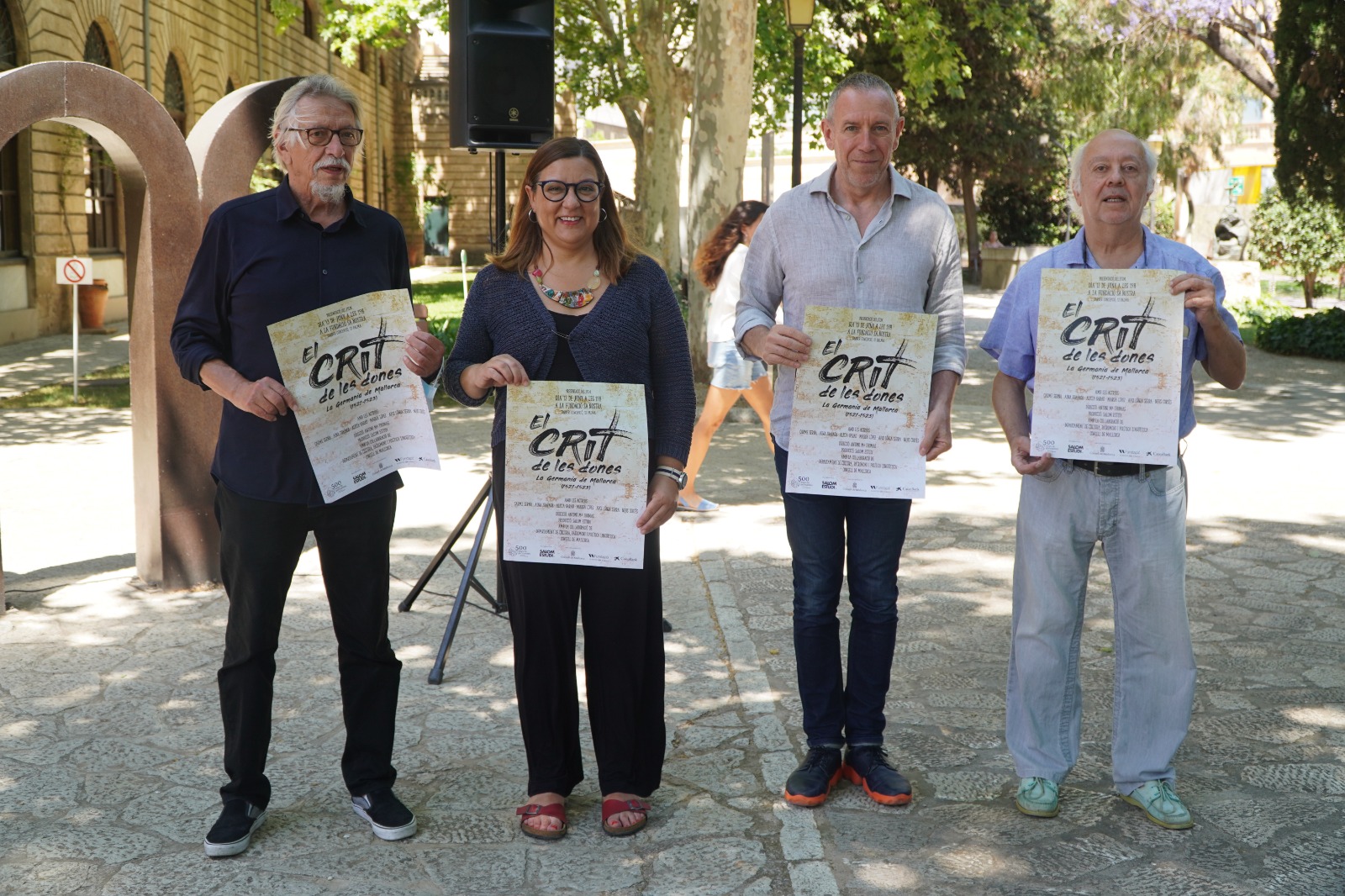 Foto de família presentació El crit de les dones (d'esquerra a dreta Antoni Maria Tomàs, Lluís Segura, Bel Busquets i Tomeu Mestre)