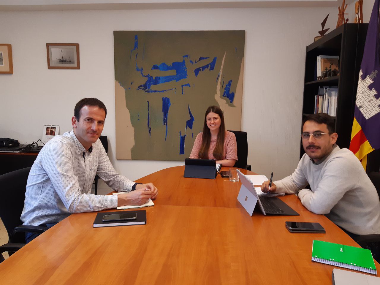 (D’esquerra a dreta) Jordi Mora, president de PIMEM, Aurora Ribot, vicepresidenta del Consell de Mallorca i consellera de Sostenibilitat i Medi Ambient, i Juan Carrasco, director insular de Residus.