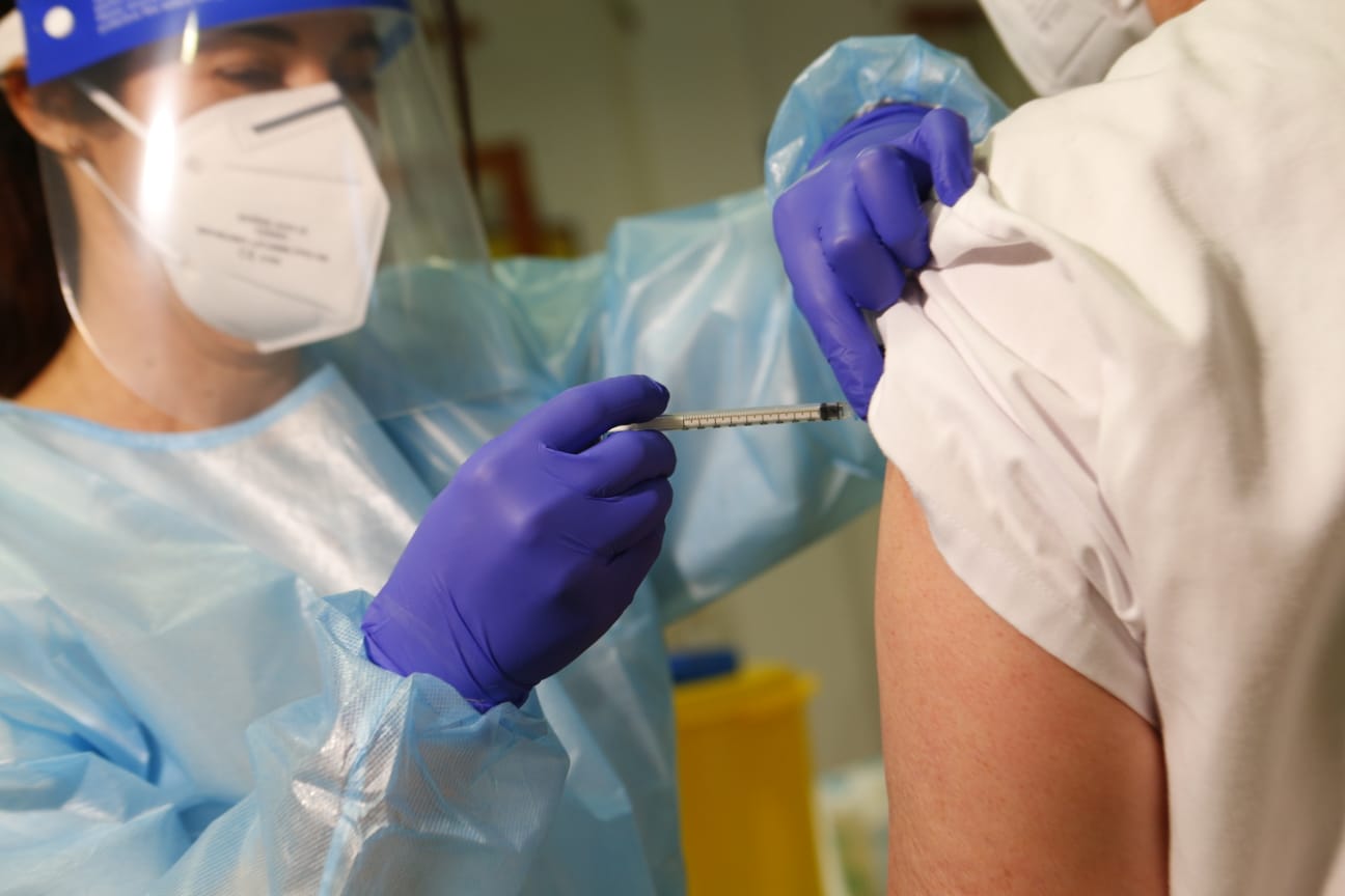172 usuaris i 174 professionals de la Llar d’Ancians han rebut la primera  dosi de la vacunació