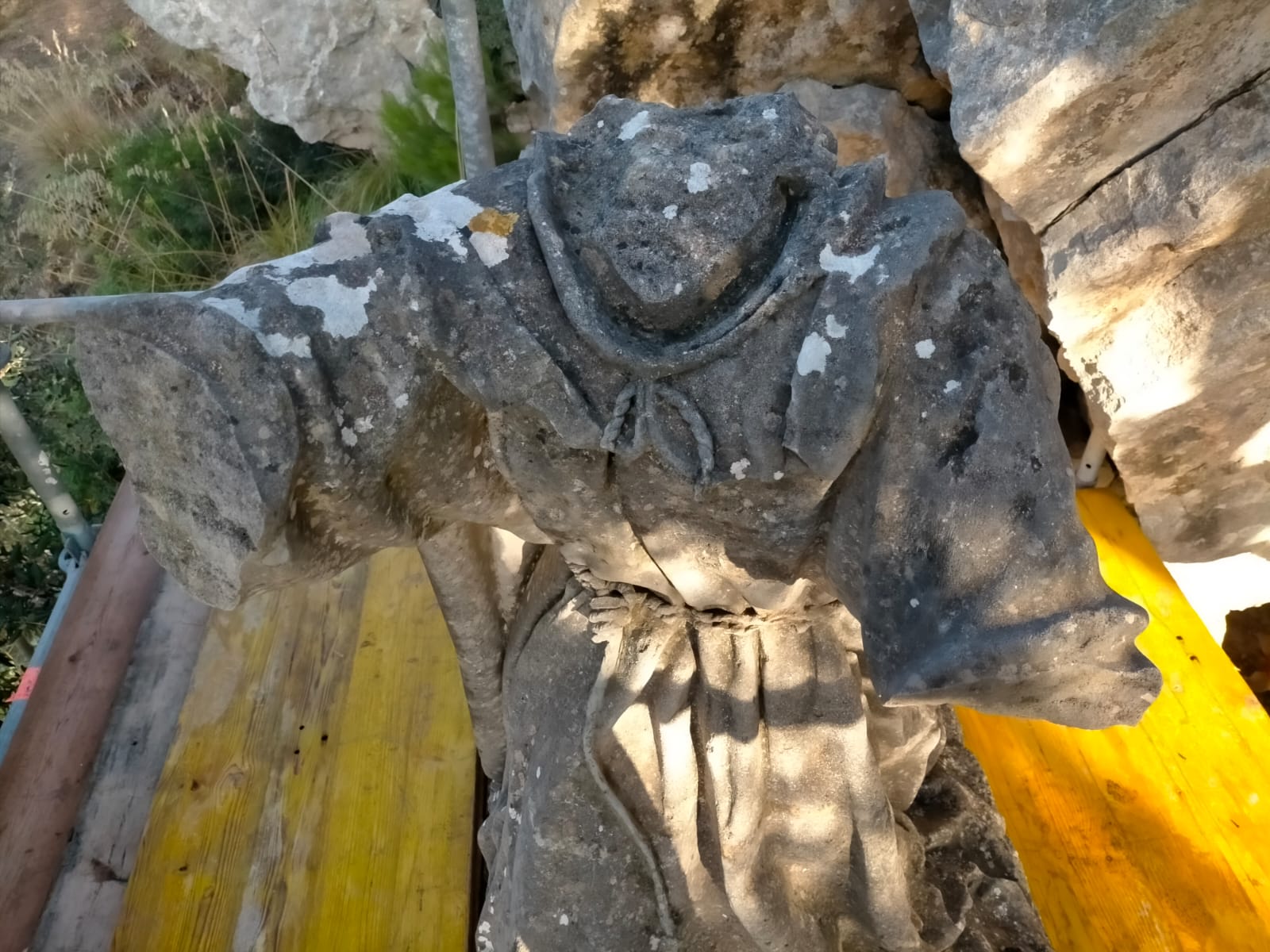 Estat de l’estàtua de Ramon Llull abans de la restauració