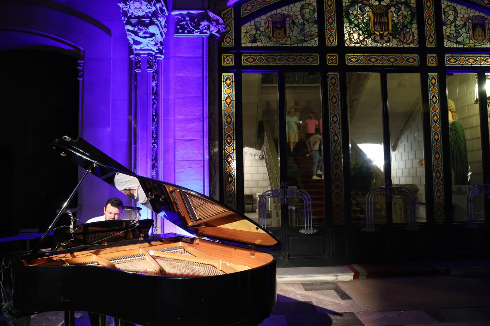 Los visitantes pudieron disfrutar durante todas las vistas de música en directo con piano