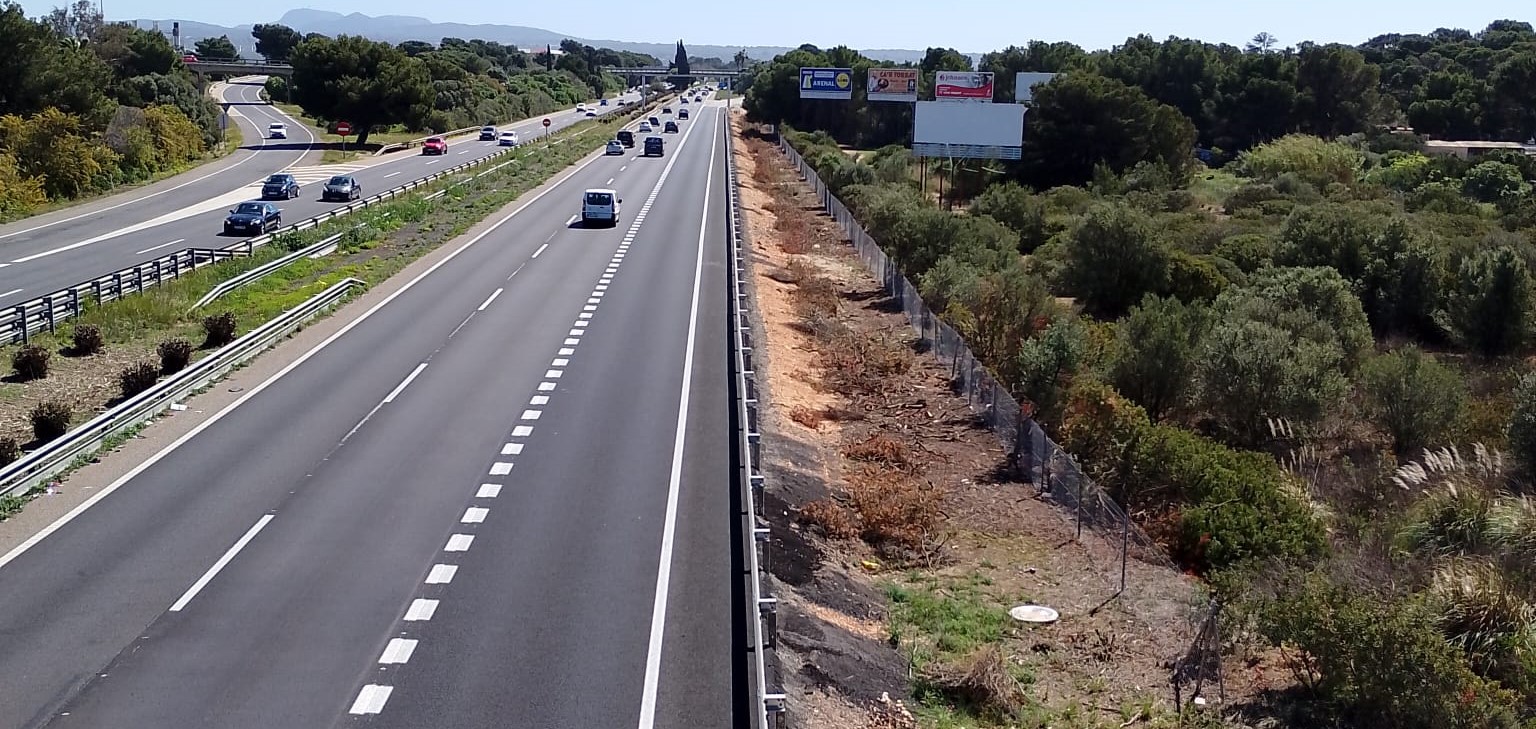 Imagen de l'actuación llevada a cabo por el Consell de Mallorca para minimizar las retenciones en la autopista de Llucmajor.