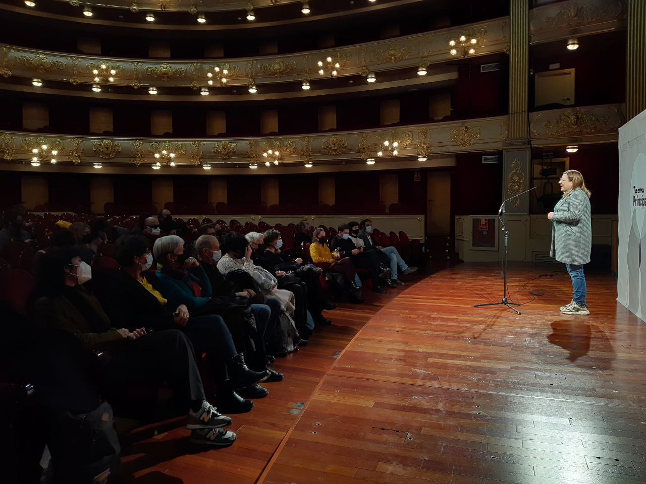 Bel Busquets en la presentación del XXIII Festival de Poesia de la Mediterrània 