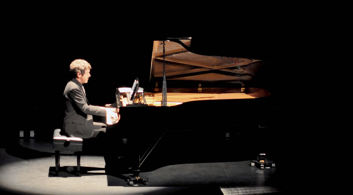 Espectáculo Mallorca dins un piano. Concert a càrrec de Tomeu Moll-Mas