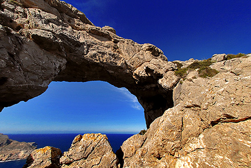 Cavall Bernat is a chain of mountains separating Cala de Sant Vicenç from Cala Bóquer. Right at the top is the hole Forat Gran © Photo: Gabriel Lacomba